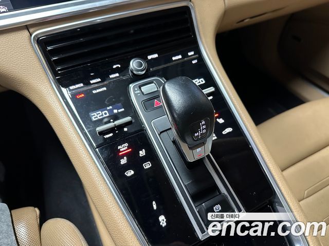 Porsche Panamera 2018 — photo 13