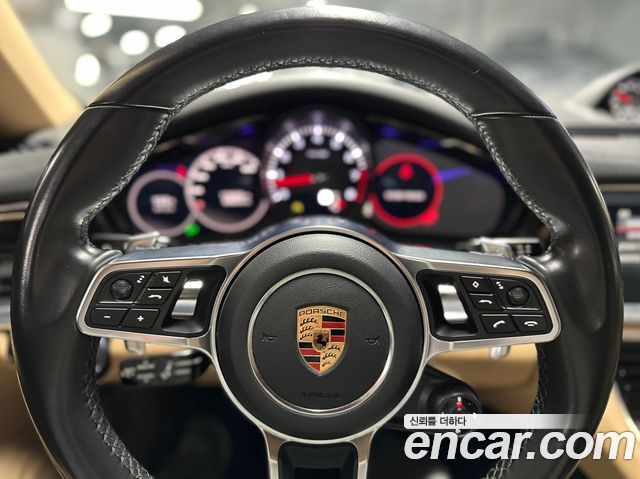 Porsche Panamera 2018 — photo 19