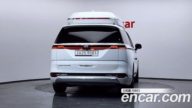 Kia Canival 2021 — photo 4