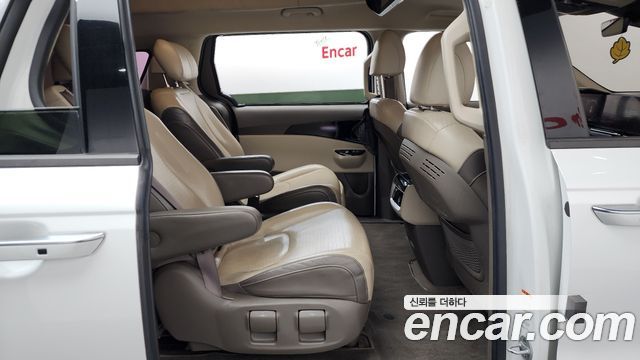 Kia Canival 2021 — photo 12