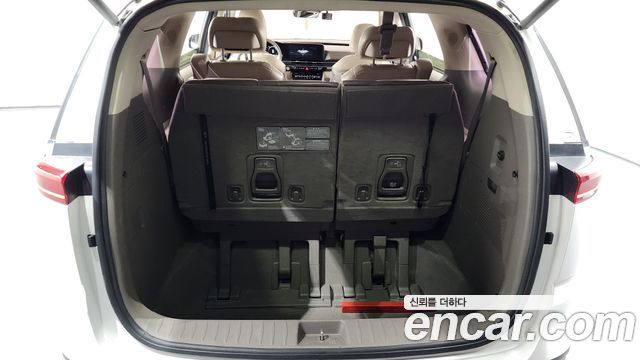 Kia Canival 2021 — photo 20
