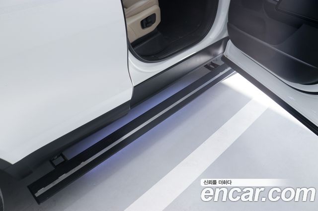 Land Rover Discovery 2019 — photo 3