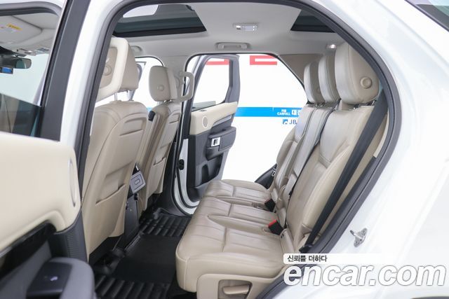 Land Rover Discovery 2019 — photo 8