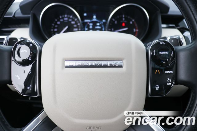 Land Rover Discovery 2019 — photo 10