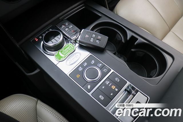 Land Rover Discovery 2019 — photo 12