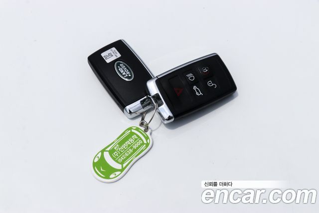 Land Rover Discovery 2019 — photo 16