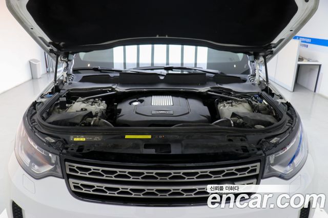 Land Rover Discovery 2019 — photo 18