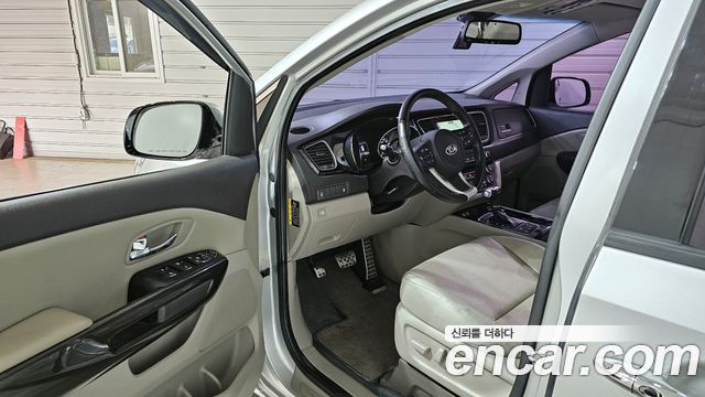 Kia Canival 2016 — photo 11