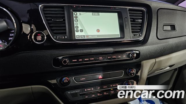 Kia Canival 2016 — photo 16