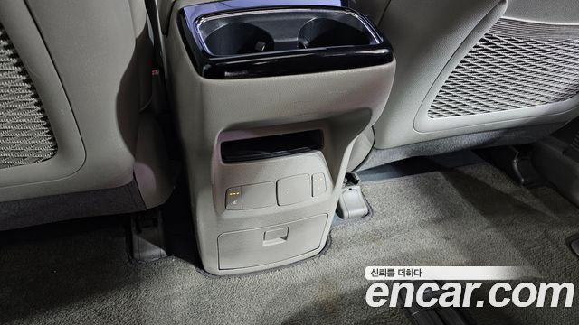 Kia Canival 2016 — photo 18