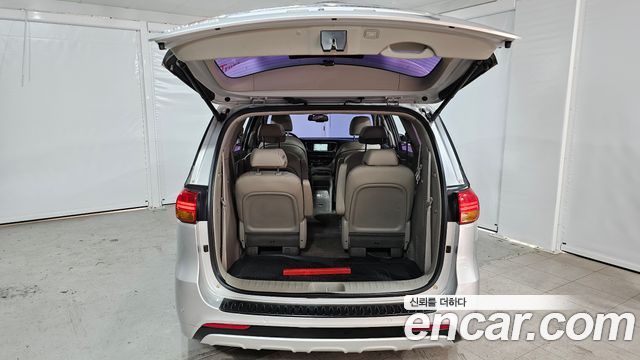 Kia Canival 2016 — photo 19