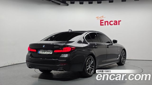 BMW 5-Series 2022 — photo 2