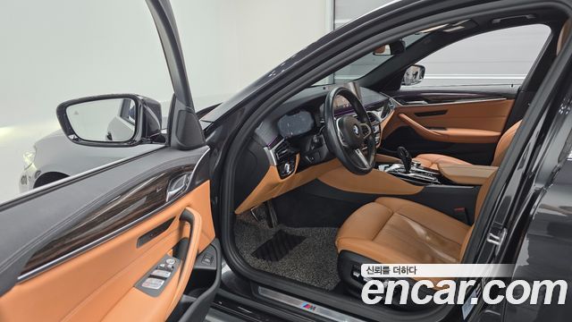 BMW 5-Series 2022 — photo 11