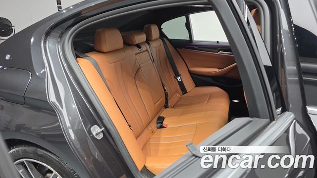 BMW 5-Series 2022 — photo 12