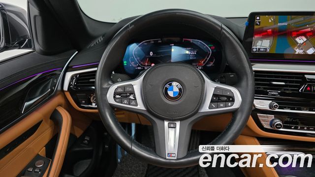 BMW 5-Series 2022 — photo 13