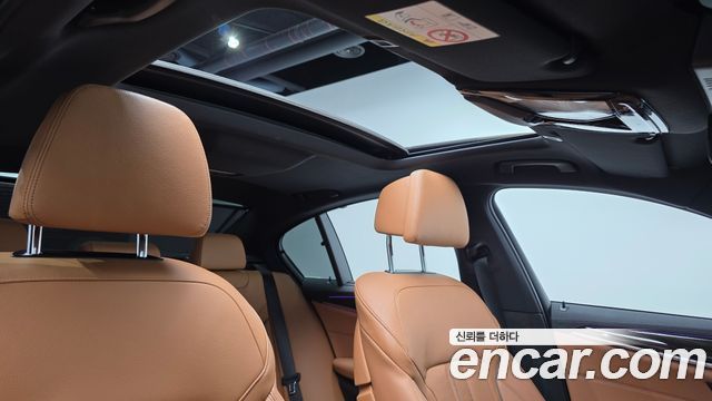 BMW 5-Series 2022 — photo 17