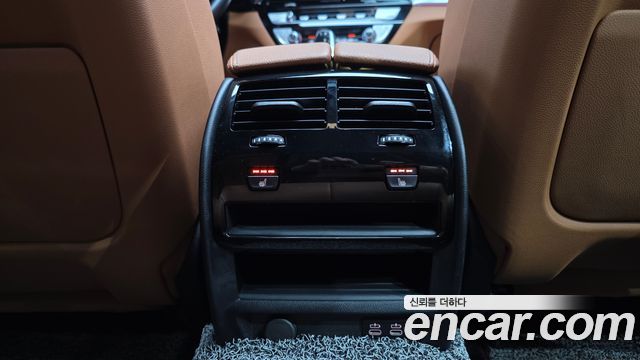 BMW 5-Series 2022 — photo 19