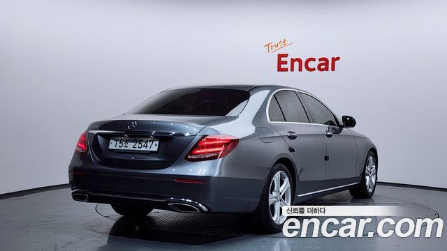 Mercedes-Benz E-Class 2017 — photo 2
