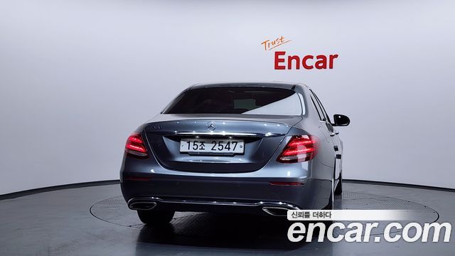 Mercedes-Benz E-Class 2017 — photo 4