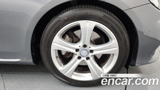 Mercedes-Benz E-Class 2017 — photo 5
