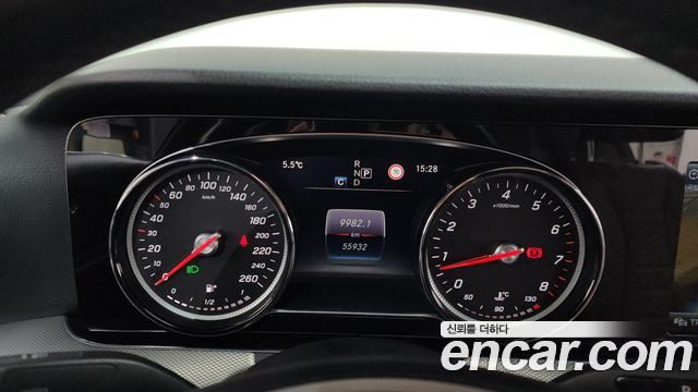 Mercedes-Benz E-Class 2017 — photo 8