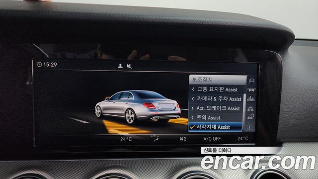 Mercedes-Benz E-Class 2017 — photo 16