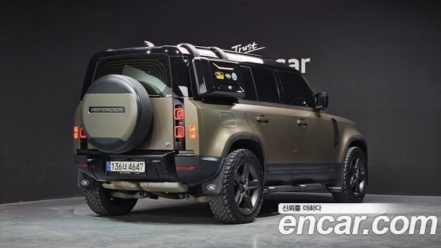 Land Rover Defender 2022 — photo 2