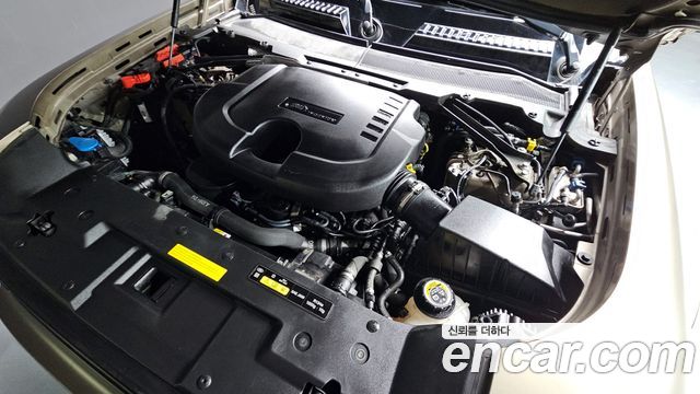 Land Rover Defender 2022 — photo 6