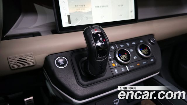 Land Rover Defender 2022 — photo 9