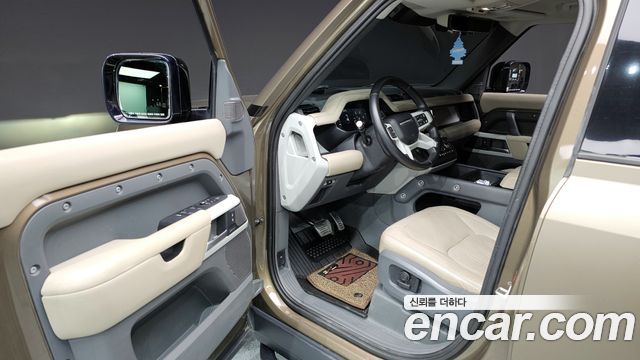 Land Rover Defender 2022 — photo 10