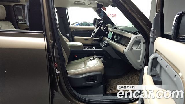 Land Rover Defender 2022 — photo 11