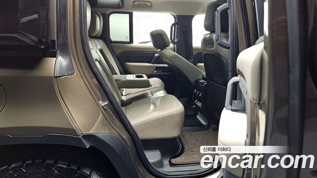 Land Rover Defender 2022 — photo 12