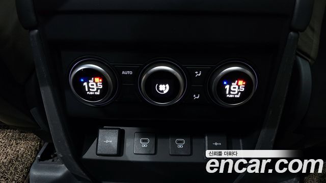Land Rover Defender 2022 — photo 19