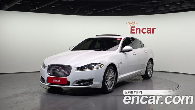 Jaguar XF 2015 — photo 1