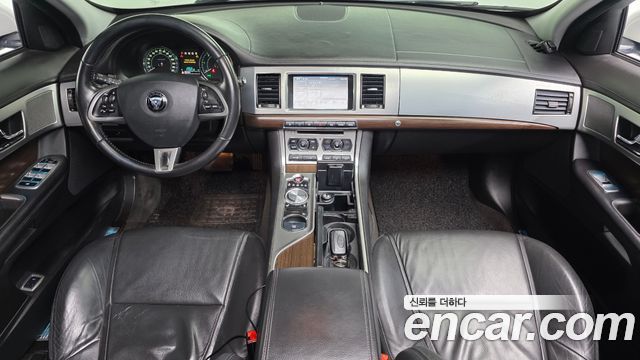 Jaguar XF 2015 — photo 7