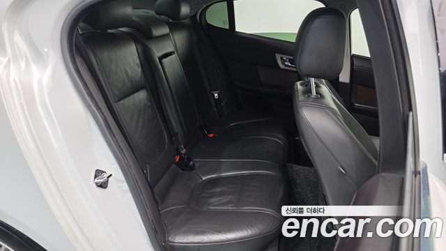 Jaguar XF 2015 — photo 12
