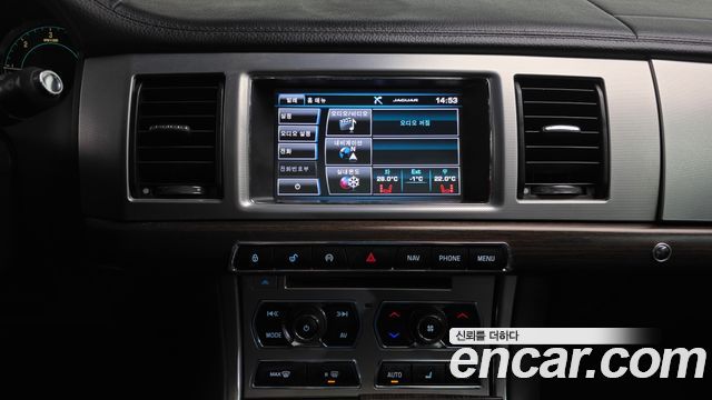 Jaguar XF 2015 — photo 14