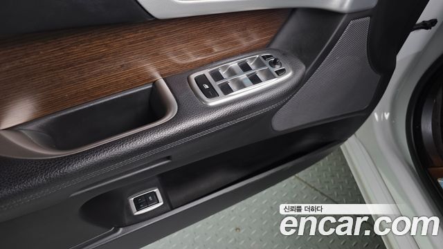 Jaguar XF 2015 — photo 17