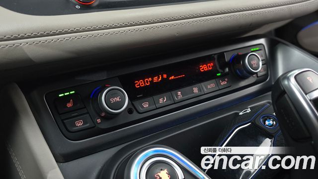BMW i8 2016 — photo 19