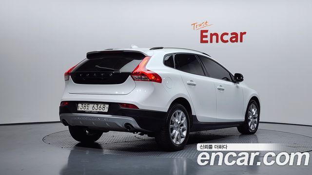 Volvo V40 2018 — photo 2