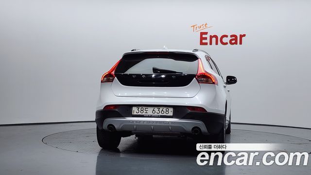 Volvo V40 2018 — photo 4