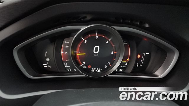 Volvo V40 2018 — photo 8