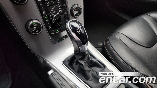 Volvo V40 2018 — photo 9