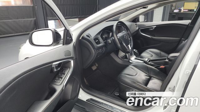 Volvo V40 2018 — photo 10