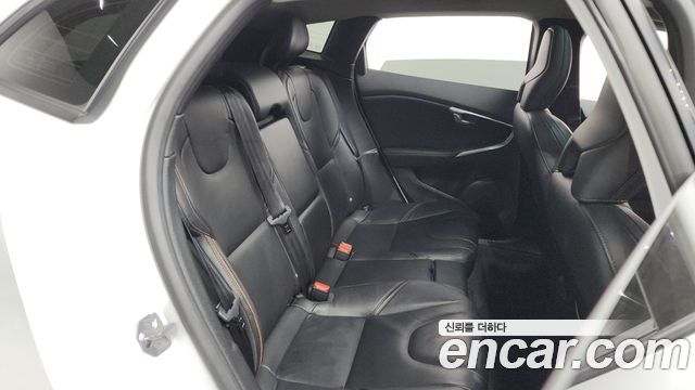 Volvo V40 2018 — photo 12