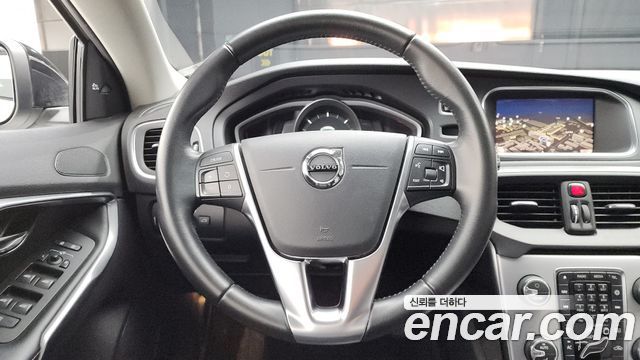 Volvo V40 2018 — photo 13