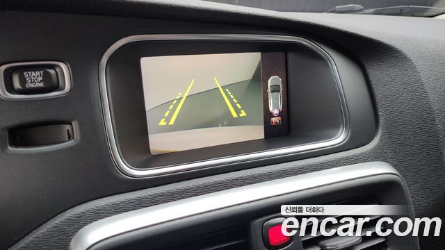 Volvo V40 2018 — photo 15
