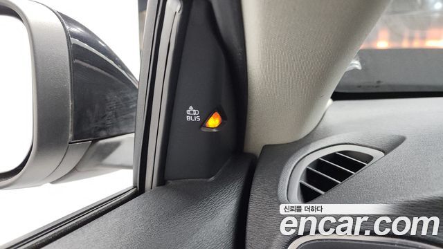 Volvo V40 2018 — photo 19