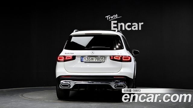 Mercedes-Benz GLB-Class 2022 — photo 4