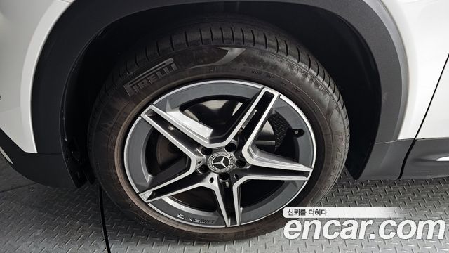 Mercedes-Benz GLB-Class 2022 — photo 5